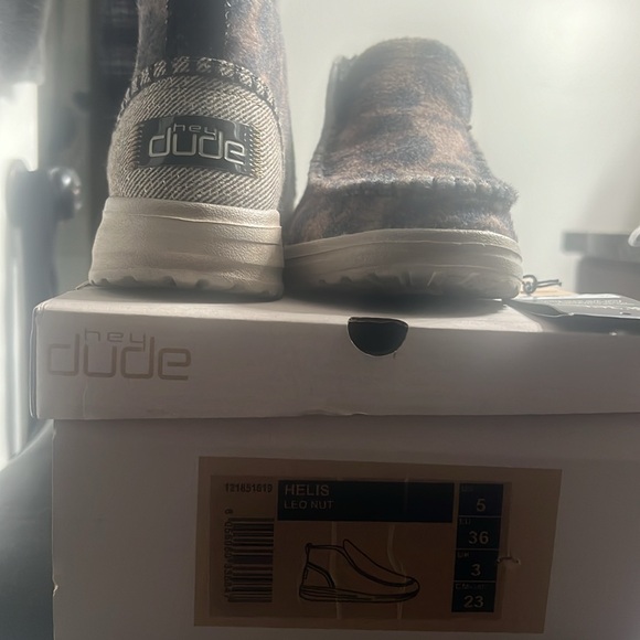 Hey Dude Booties Size 5 - Picture 5 of 5